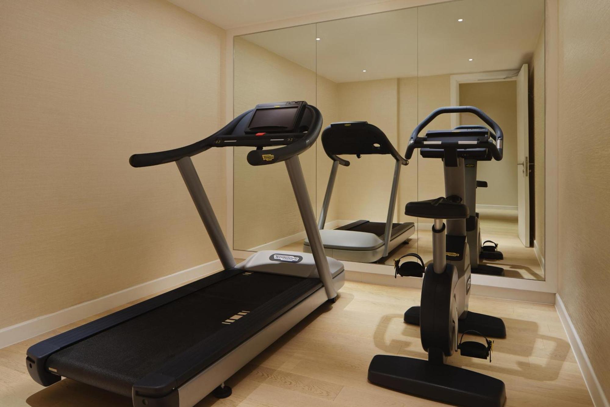 The Westin Desaru Coast Resort מראה חיצוני תמונה A treadmill and exercise bike