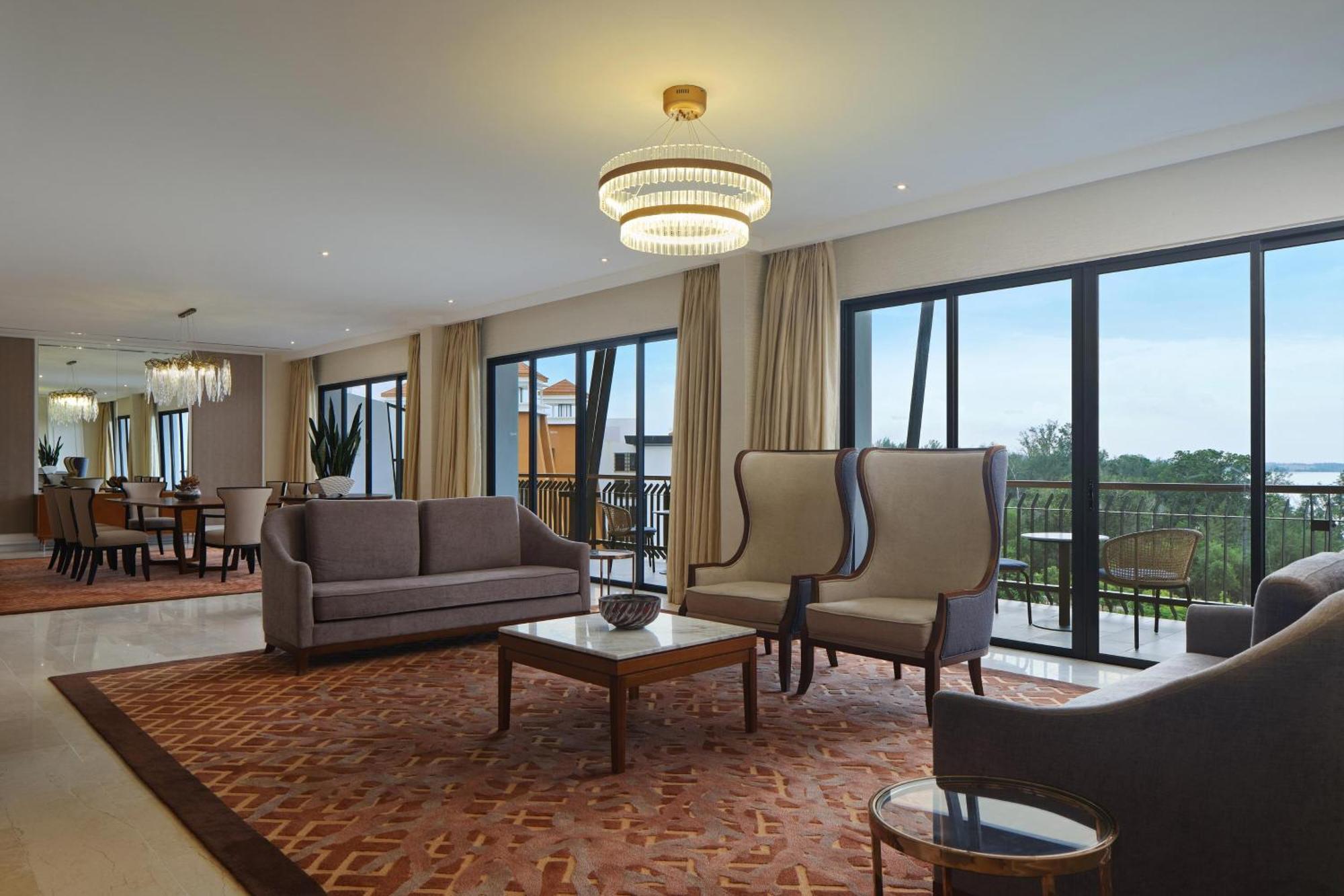 The Westin Desaru Coast Resort מראה חיצוני תמונה A living room in a suite at the Westin Kuala Lumpur