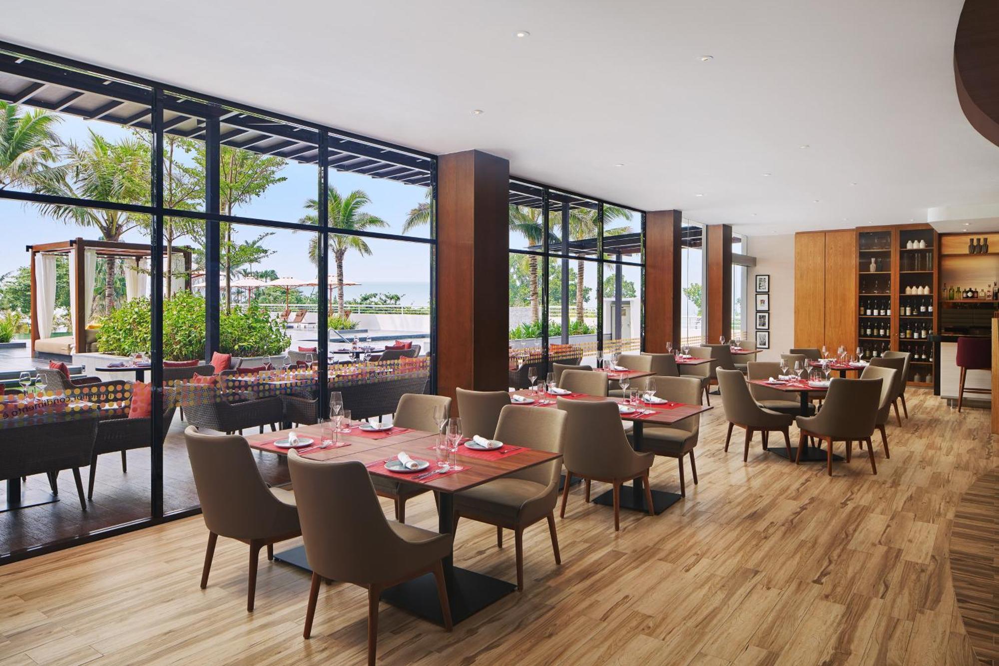 The Westin Desaru Coast Resort מראה חיצוני תמונה The restaurant