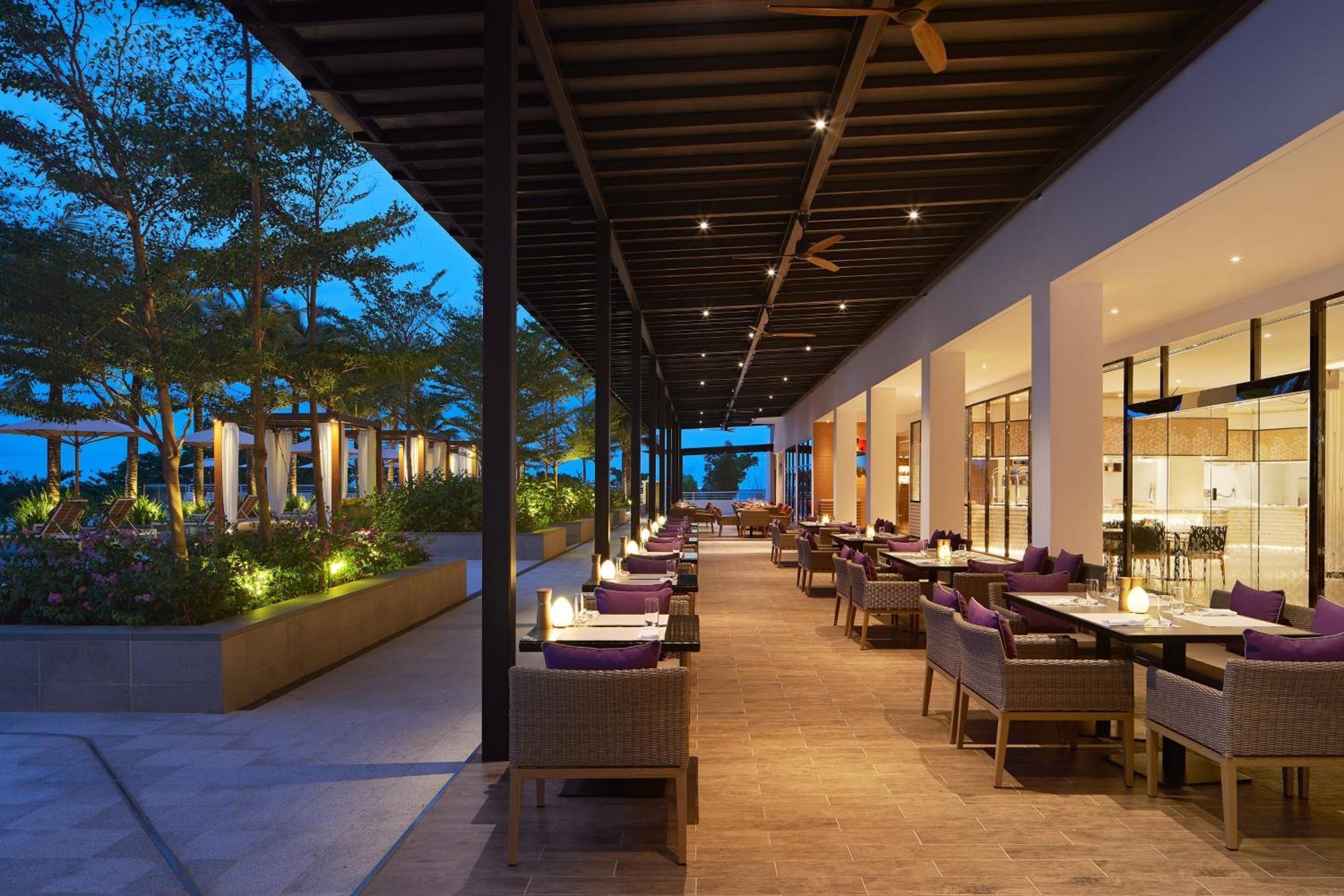 The Westin Desaru Coast Resort מראה חיצוני תמונה The Deck