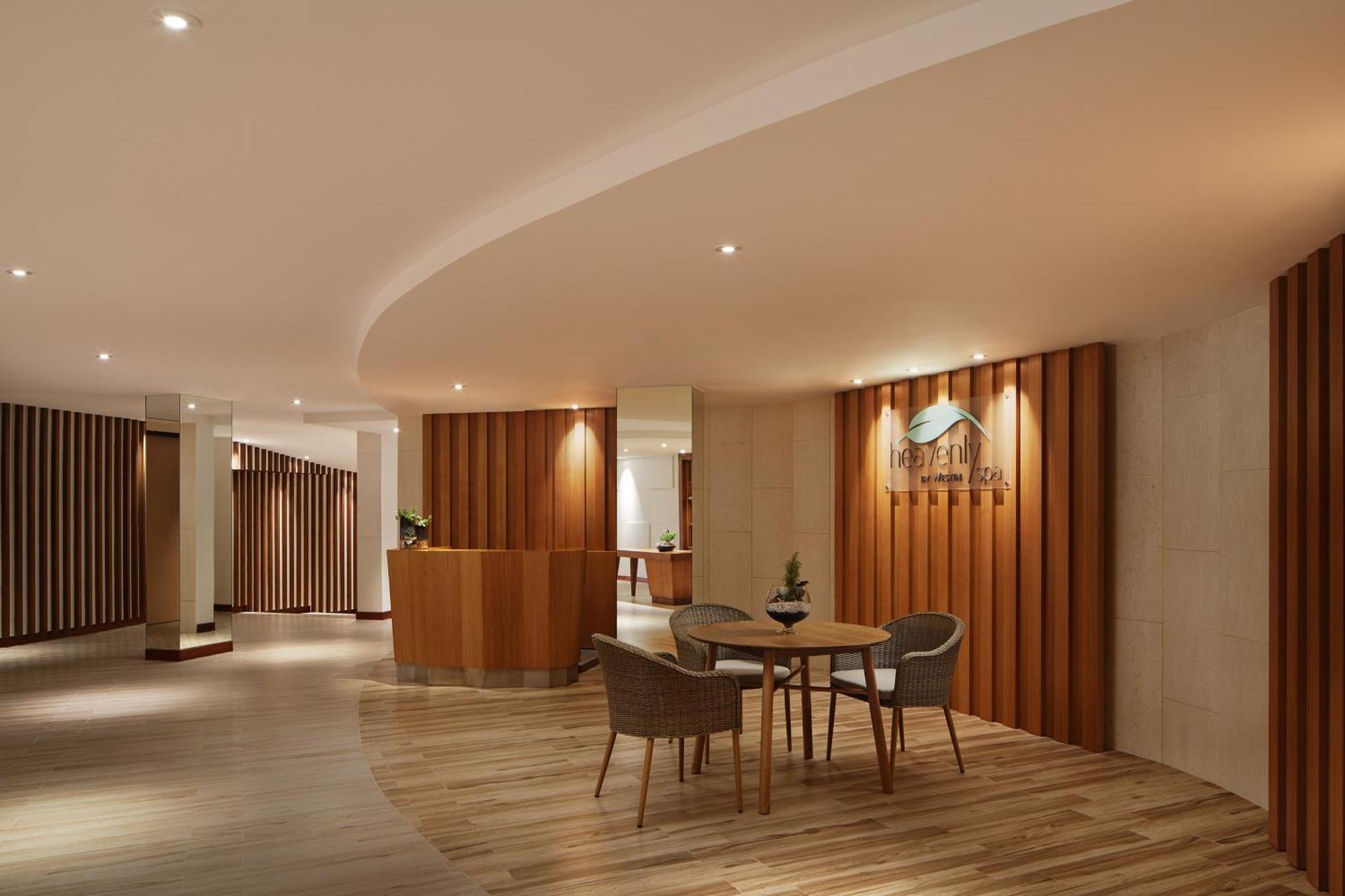 The Westin Desaru Coast Resort מראה חיצוני תמונה The interior of the hotel